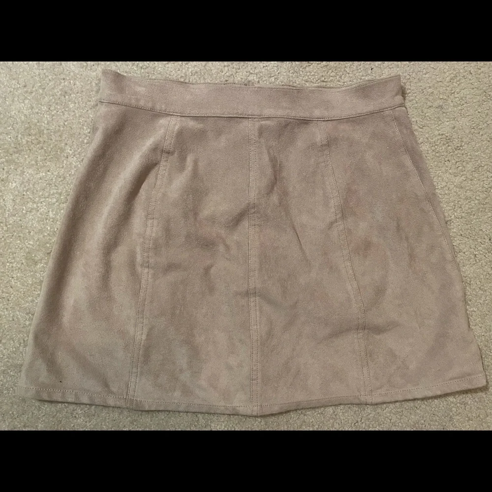 Express Velvet Soft Skirt - Picture 2 of 6